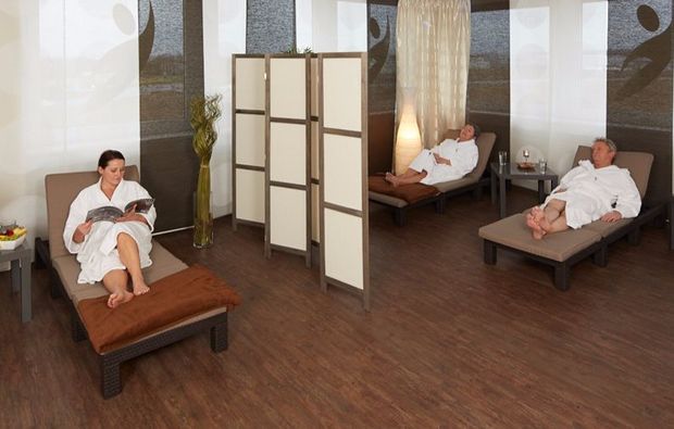 ayurveda-massage-wuerselen-entspannung