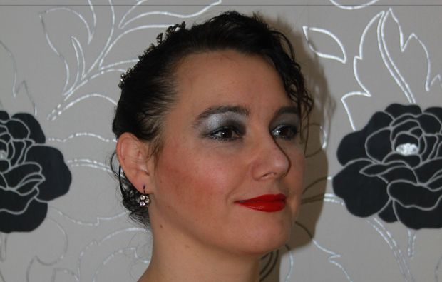 make-up-beratung-mainz-dame-mit-schminke