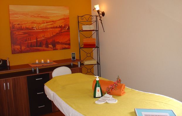 wellness-fuer-frauen-kappelrodeck-massageliege