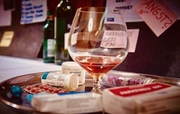 krimi-dinner-nuernberg-trinken