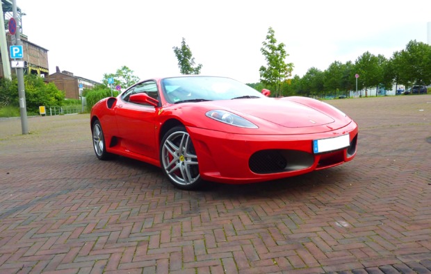 ferrari-fahren-drees-bg3