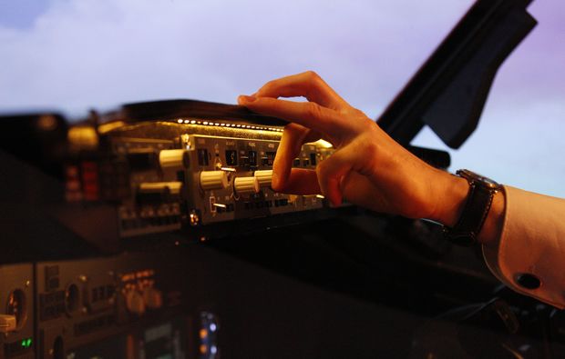 flugsimulator-berlin-boeing-b737-pilot