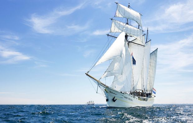 schiff-segeln-dinner-travemuende