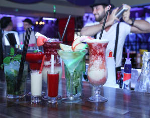 Cocktail-Kurs Berlin - Schenke mit einem Cocktailkurs außergewöhnlichen Spaß im Glas! Cocktail-Kurs Berlin - Schenke mit einem Cocktailkurs außergewöhnlichen Spaß im Glas!