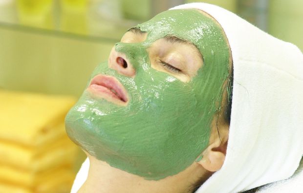 wellness-fuer-frauen-roesrath-gesichtsmaske