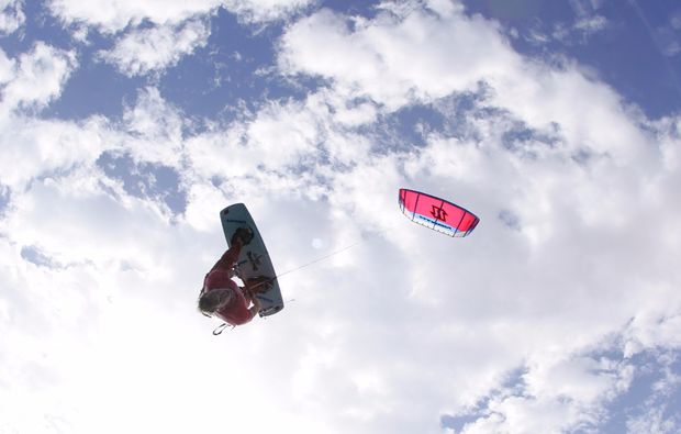 kitesurf-kurs-schubystrand-damp-surf-tricks