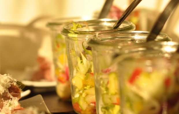 candle-light-dinner-fuer-zwei-steyr-salat