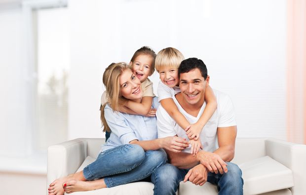 familien-fotoshooting-friedrichsruhe-couch