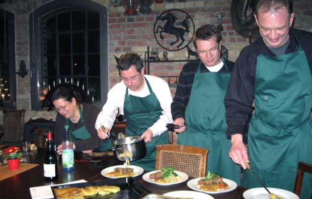 Kochkurs für Männer Erfurt - Männliche Küchenpower beim Kochkurs für Männer