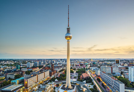 Berliner Fernsehturm bei Dämmerung