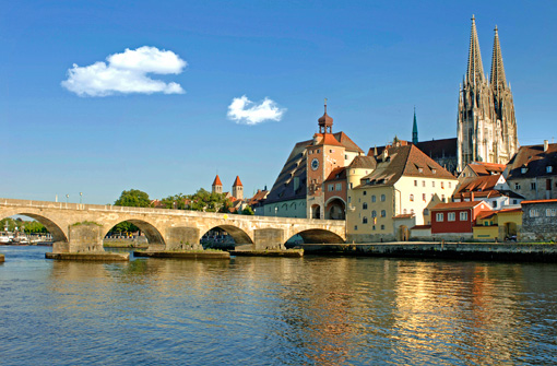 Steinerne Brücke und Dom in Regensburg